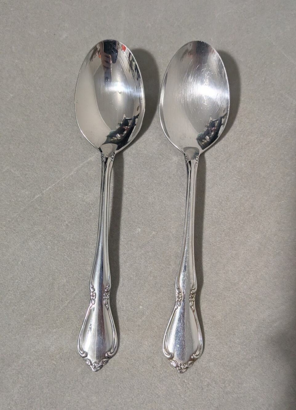 2 Vintage Oneidacraft Deluxe Lasting Rose Stainless Oval Soup Spoons ~6-7/8"